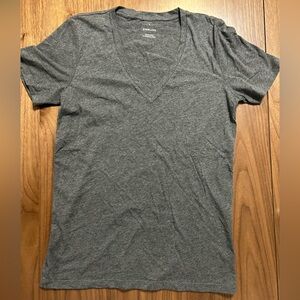 Everlane Women’s Gray V-Neck T-Shirt Size Small